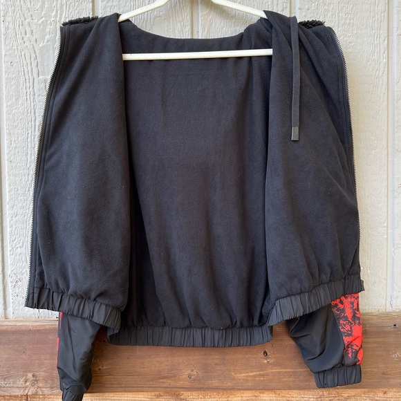 ALO Yoga duality reversible fleece lined zip puffer jacket color block red black - Picture 8 of 16